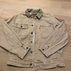 Men’s Levi’s Tan Denim Jacket with Corduroy Jacket. Size small.